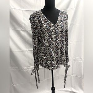 Hinge Top w/ Adorable Sleeve Detail - Size XL